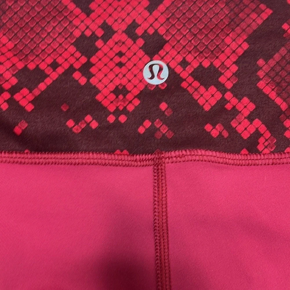 Lululemon Wunder Under Pant III Red Capri Reversible Leggings Women Size 6